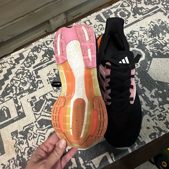 Adidas Ultraboost Size 9 - Picture 3 of 6